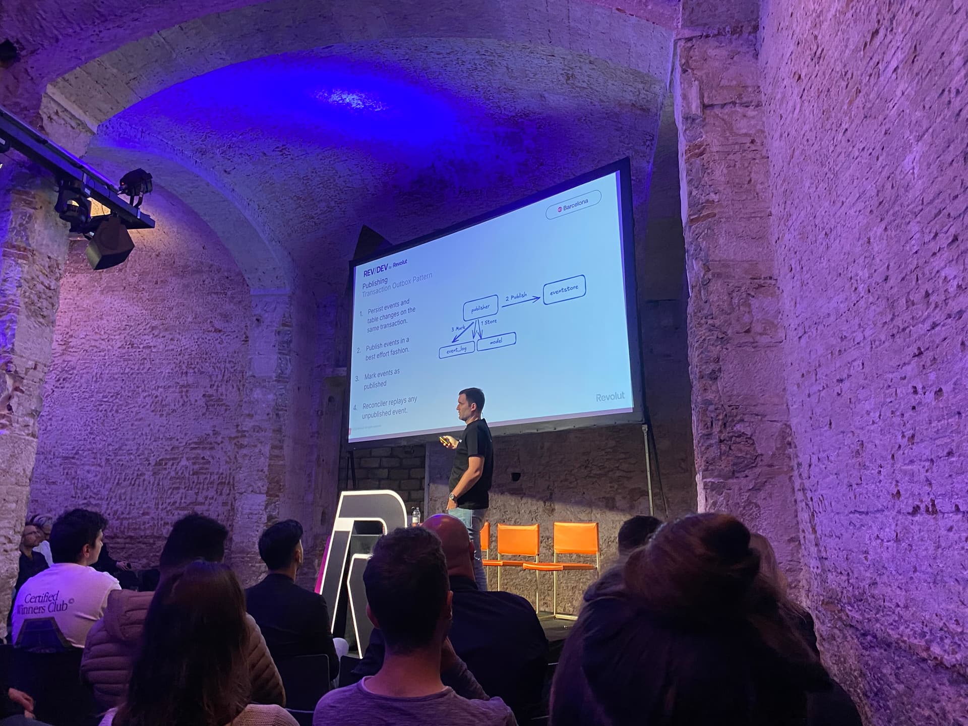 César Luis Alvargonzález presenting